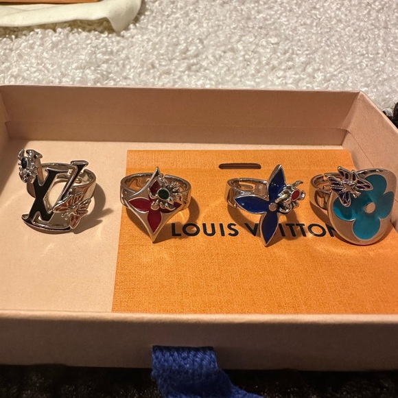 Louis Vuitton Ring 4 piece adjustable ring set - Picture 12 of 12